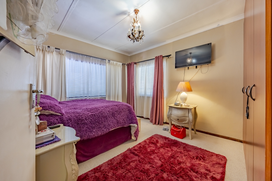 4 Bedroom Property for Sale in Oakdale Western Cape